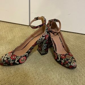 Lewit Fabric Pattern Heels
